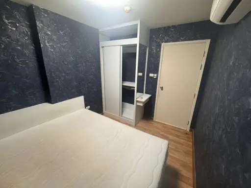 For sale/rent The Trust Condo Ngamwongwan, corner room, high floor, open view, good weather, complete furniture and electrical appliances. You can mov