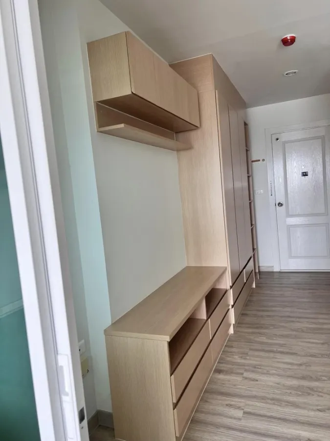 For sale: The Crystal Bliss Rattanathibet, separated rooms. Amazing furniture with a separate kitchen. This is so good. Book now.