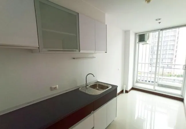 For sale: Supalai Lite Sathorn-Charoenrat, 14th floor, city view on the Sathorn side, spacious room, comfortable to live in. Buy now, don't miss it.