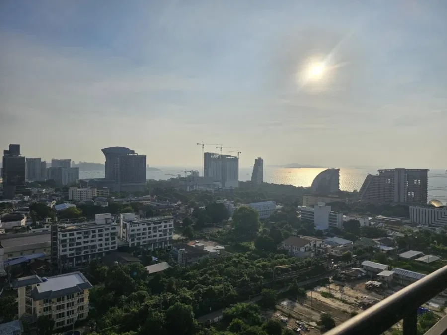 ขาย Condo Lumpini Ville Naklua - Wongamat ห้องชั้นสูง พร้อมอยู่ เฟอร์พร้อม วิวทะเล ดีแบบนี้รีบจองเลย