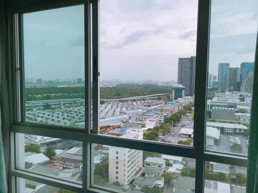 For rent or sale, U Delight @ Chatuchak Station, with wallpaper in the whole room Good furniture, electrical appliances, need to reserve urgently.
