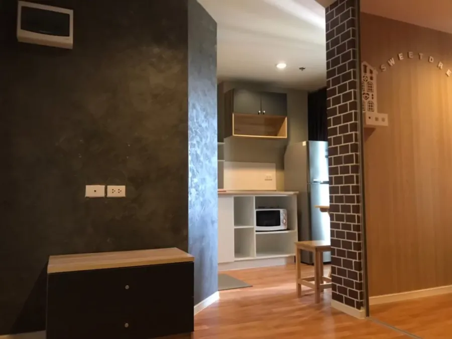 For rent: Lumpini Ville Nakhon In-Riverview. The corner room is very quiet. Install wallpaper decorated in a super cool loft style, urgently.