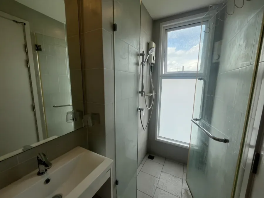 For sale: De Lapis Charan 81, beautiful view, very high floor, good wind, not hot sun, river view, Parliament, bring your bags and move in right away.