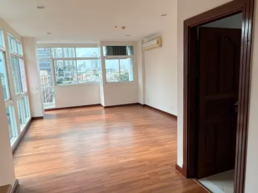 Condo for sale, PG Rama 9, 8th floor, corner room, beautiful view, room decoration type, must not miss the room. Miss it and you will regret it.