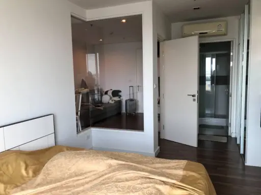 Condo for sale, The Room Sathorn-Taksin, same floor with garden and swimming pool, very convenient, hurry to book!!