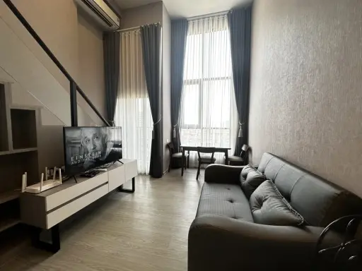 For rent: Origin Plug & Play Ramkhamhaeng Triple Station, high ceiling room, airy, lots of usable space, good location, you will regret it if you miss