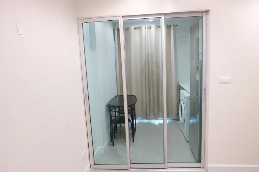 For rent: Metro Luxe Phahon Yothin-Suthisan. Comes with complete decorations. Book now, don't miss it, hurry.