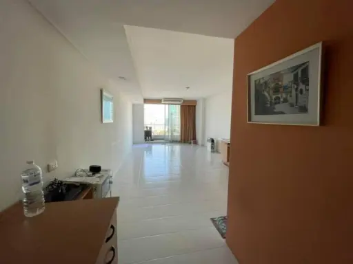 Condo for sale Supalai Park Phaholyothin 21, empty room, pool view The view is not blocked by buildings. Cool room all year round