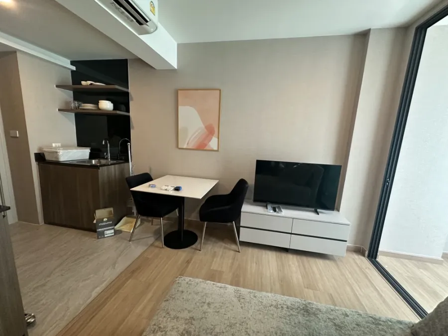 For rent condo LLOYD SOONVIJAI-THONGL ห้องน่าอยู่ เฟอร์ เครื่องใช้ไฟฟ้าครบ มาแต่ตัวเข้าอยู่ได้เลย