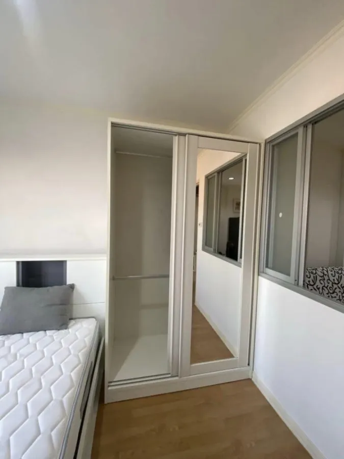 For rent: Lumpini Place Ramintra-Lak Si. The room is divided into proportions. Complete set of furniture You can just come and stay.