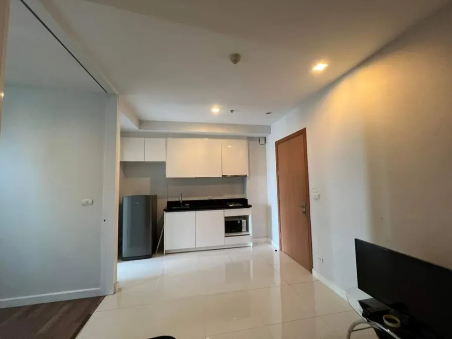 Condo for sale or rent, The Bloom Sukhumvit 71, decorated in white tones, 9th floor, complete with electrical appliances. Hurry and reserve now.