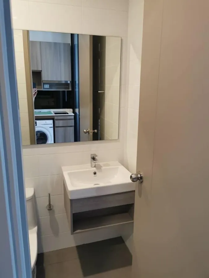 Urgent sale or rent, Knightsbridge Prime On Nut Condo, studio room, 18th floor, city view, built-in furniture, buy now.