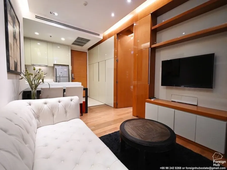 Condo The Address Sukhumvit 28 Near BTS Phrom Phong, convenient travel.