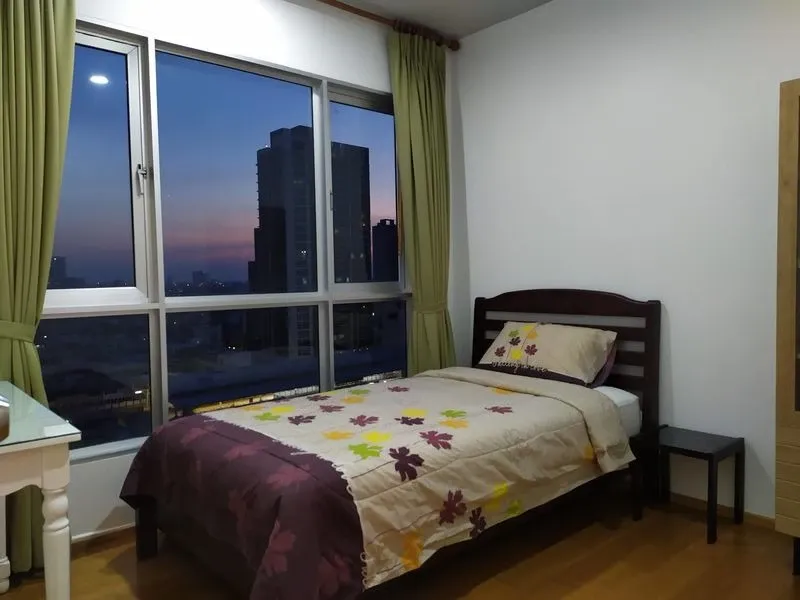 🏙️ Condo for Rent Hive Taksin by Sansiri – B Furnished, Ready to Move In