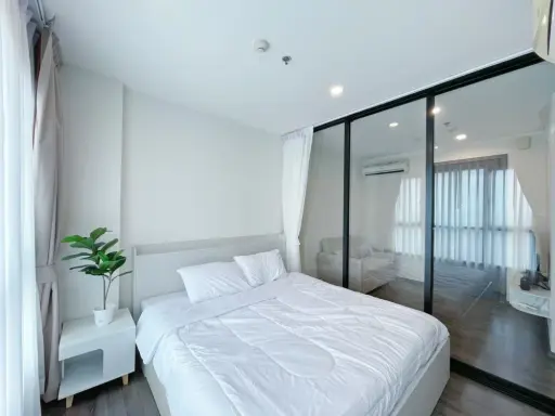 Selling ready-to-move-in units at The Base Park West, fully furnished, high floor. Book now!