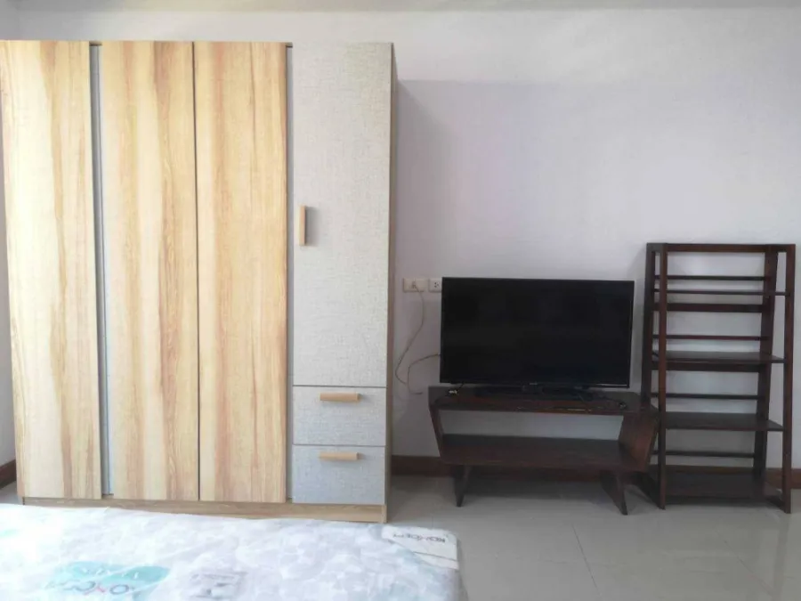 For rent: Supalai River Resort, spacious room with facilities, river view, interested, book now.