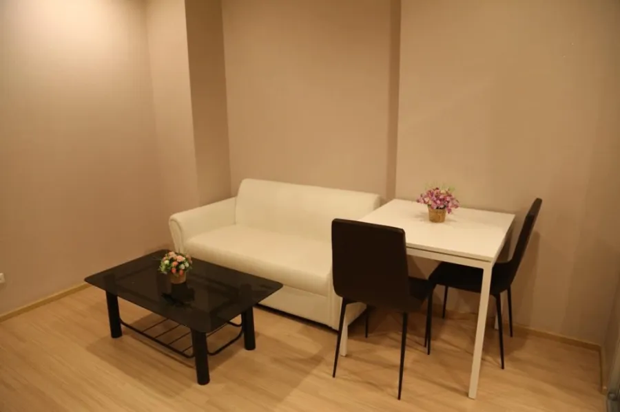 For rent: Casa Condo Ratchada-Ratchaphruek. The room is simply decorated, ready to move in, big screen TV, don't miss it.