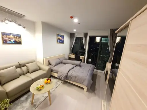 วิวพาราโนม่า บนชั้น42 โคตรสวยในยามค่ำคืน ห้องนี้พร้อมให้คุณมานอนเอนกาย Life Ladprao คอนโดแสนสุข!! images