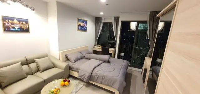 วิวพาราโนม่า บนชั้น42 โคตรสวยในยามค่ำคืน ห้องนี้พร้อมให้คุณมานอนเอนกาย Life Ladprao คอนโดแสนสุข!! images