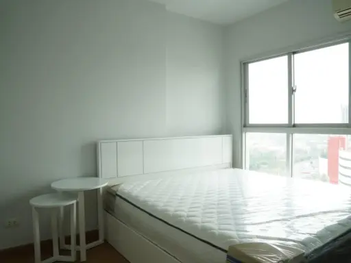 For rent: The Parkland Phetkasem, airy, comfortable room. With complete set of furniture Reserve first, get first.