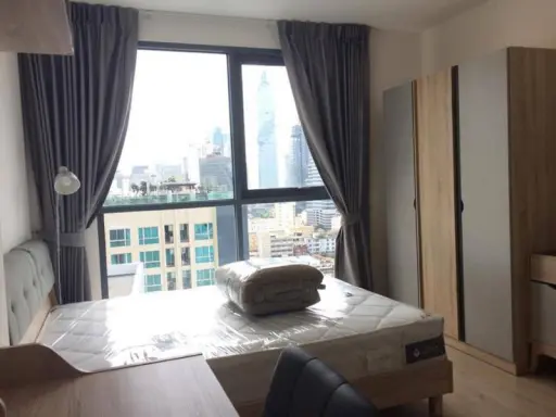 For rent, Ideo Q Chula-Samyan, beautiful room, fully furnished, city view, 18th floor, if you miss it, you will regret it.
