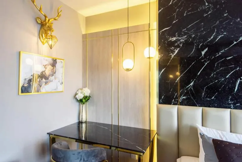 for sale / rent, Life One Wireless, full-built luxury room Full furniture Central is very good Quality location near the BTS, near the mall.