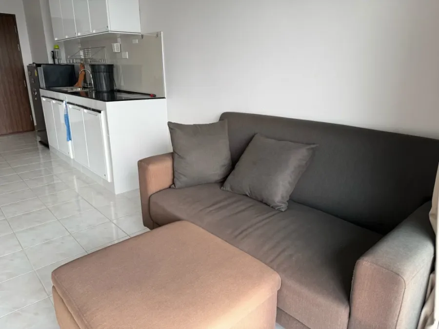 For rent: Commonwealth Pinklao, 9th floor, fully furnished, very livable. Book now, don't miss out!