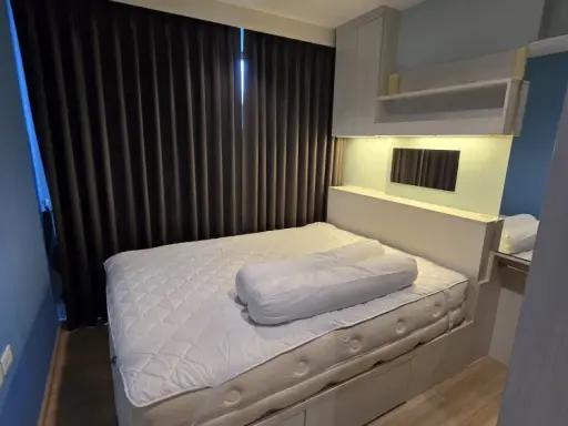 For rent: The Base Rama 9 - Ramkhamhaeng. Well-built bedroom, decorated in soothing blue tones, comfortable to live in. Book now and you won't be disa