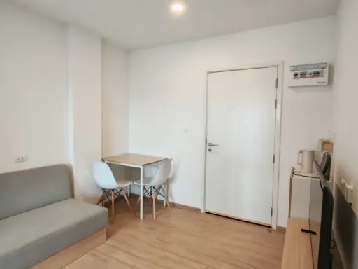 For rent: Sena Kit Bangna - Km. 29 (Building B5, 2nd floor). Separate living area and kitchen. Ready to move in.