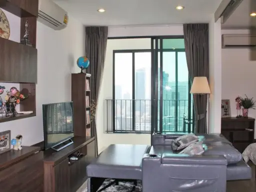 For rent, Ideo Q Chula Samyan, beautiful room, adjustable sofa, comfortable bed, fully furnished, ready to move in.