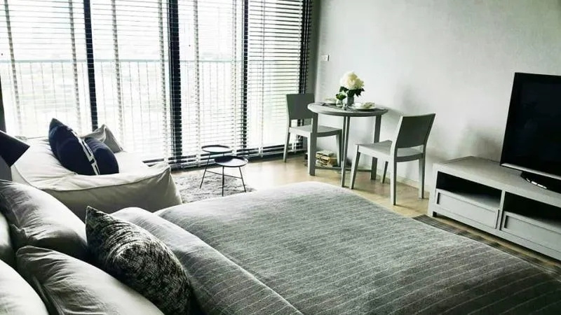 Noble Solo for rent, beautiful room with furniture, convenient transportation, book now!
