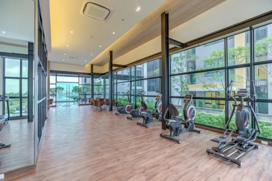 ให้เช่า J Condo Sathorn-Kallaprapruk 1 ห้องนอน 1 ห้องน้ำ มาพร้อมเฟอร์ครบครัน มองเห็นวิวสระ จองเลย