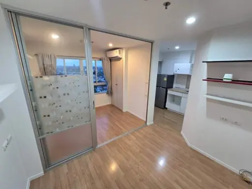 Condo for rent, Lumpini Ville Prachachuen-Phong Phet 2, empty room, city view, low price, if you miss it you will regret it.