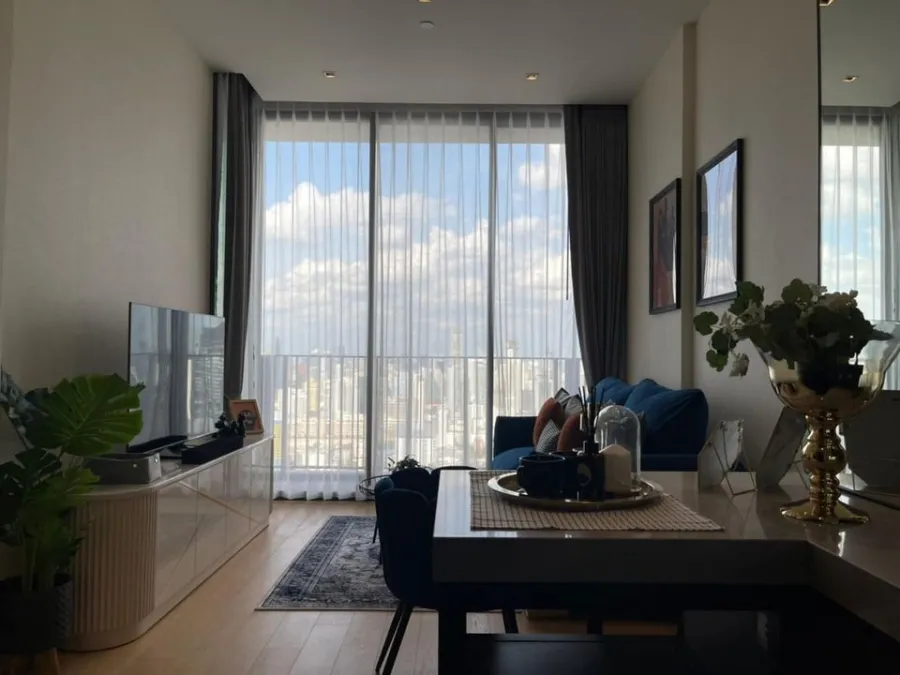 For rent urgently!! Condo 28 Chidlom, High Rise Condo, Super Luxury level, ready to move in. Don't miss it!!