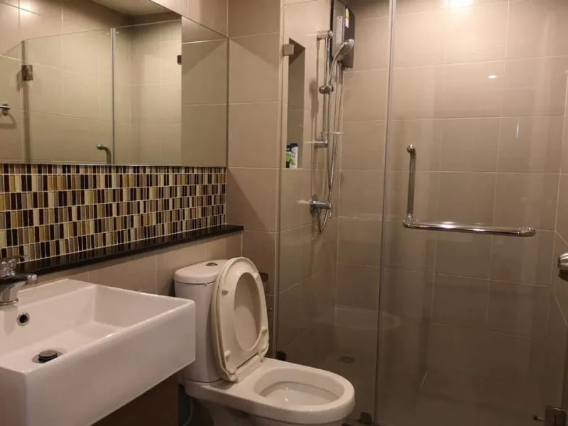 Urgent sale ** Hallmark Condo, Chaengwattana, 34.5 sq m., 8th floor, very beautiful decoration, very good price, 2.6 million baht!!