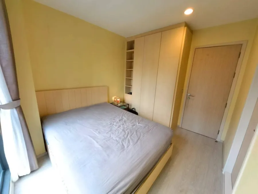 For rent: Condo Rhythm Asoke 2, 9th floor, very spacious room, divided into sections, decorated nicely. Interested? Book now!