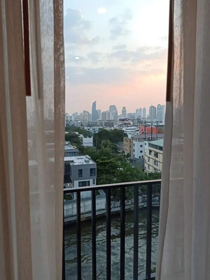 For rent, Niche Pride Thonglor-Phetchaburi, 9th floor, open view, very good atmosphere. The room is ready to move in. Hurry and reserve now.