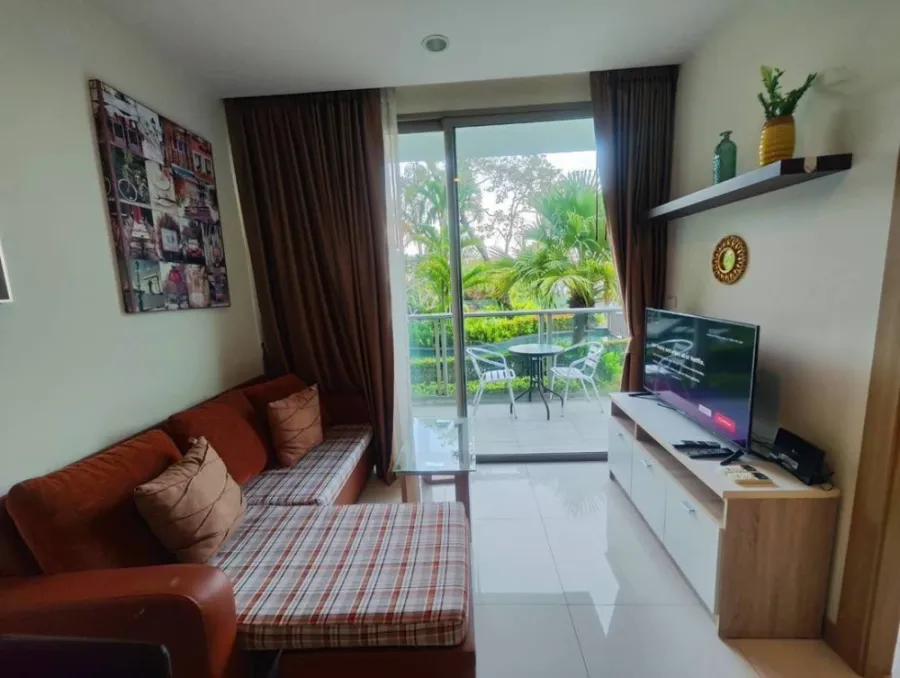 For sale or rent: The Riviera Wong Amat Beach, 4th floor, swimming pool view, fully furnished, ready to move in, reserve now, urgently.