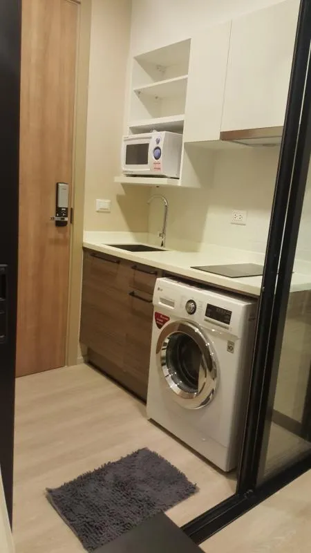 Condolette Mist Rama 9 for sale or rent. Good location near shopping areas. Beautiful and comfortable room. Don't miss out! It's all gone today!