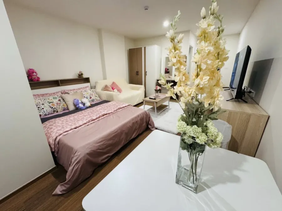 For rent: Lumpini Condotown Ekachai 48, 5th floor, fully furnished room, nice to live in, book now, don't miss out.