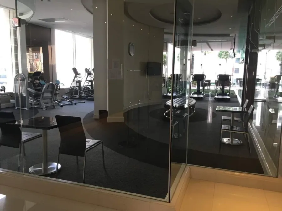 Condo for rent, Q Langsuan, large room, partitioned, beautifully decorated, comfortable to live in. Book first, get first.
