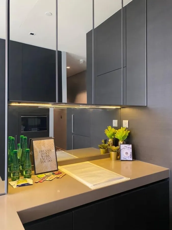 For rent, 28 Chidlom, 12th floor, spacious room, comfortable living, luxurious decoration, I can tell you that it's very nice to live in. Book now, su