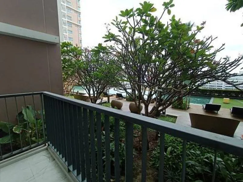 Don't miss this room. For rent, The Parkland Petchkasem, the room is good. better view Just come and be ready.