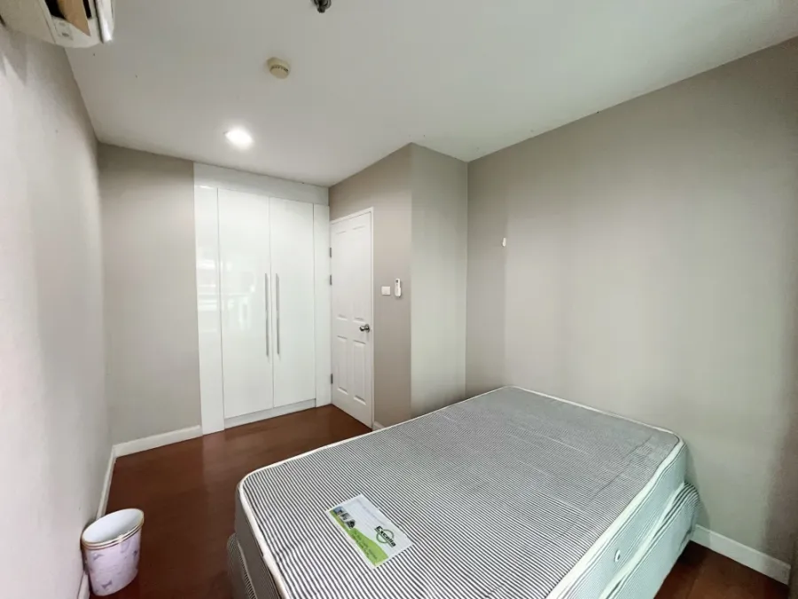 Belle Grand Rama 9 condo for sale. Ready to move in, fully furnished. Spacious room. Book now!