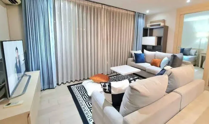 ขาย ให้เช่า คลาส คอนโด สีลม ห้องมุม ตกแต่งสวย วิวสระ สวนในโครงการ อย่ามัวแต่มอง รีบจองเลยจ้า