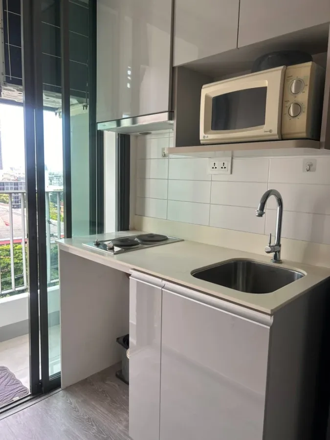 For rent: Ideo Mobi Phayathai, corner unit offering privacy, fully furnished with appliances. Book now!