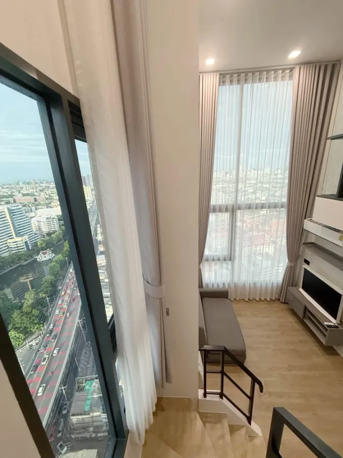 Modiz Rhyme Ramkhamhaeng Duplex, 2-story corner unit, 28th floor, beautiful city view. Book now! Don't wait!