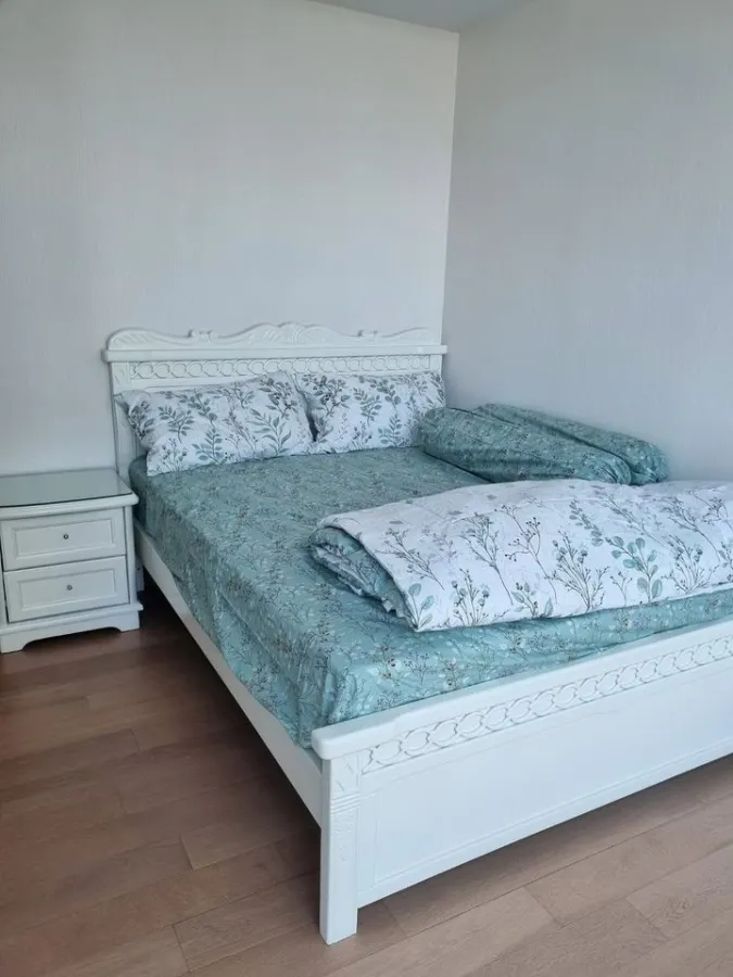 For rent: Supalai Oriental Sukhumvit 39, very spacious room, fully furnished, great view, don't miss it.