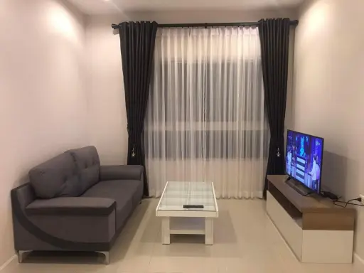 For rent Q.House Condo Sathorn, spacious room, high floor, fully furnished. If you miss it, you'll regret it.