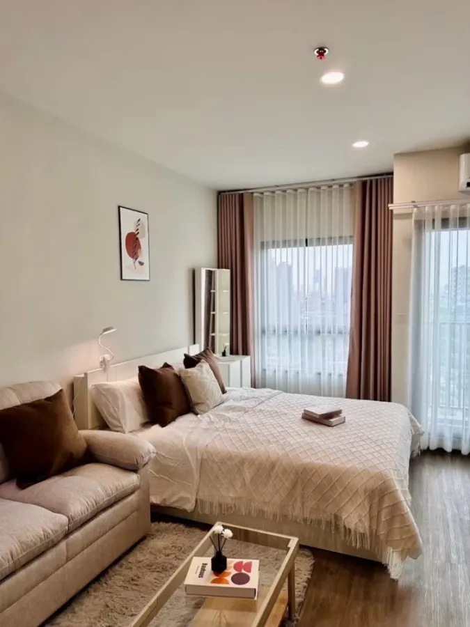 Rich Point @ BTS Wutthakat for rent. Beautifully decorated room with pool view. Book now!